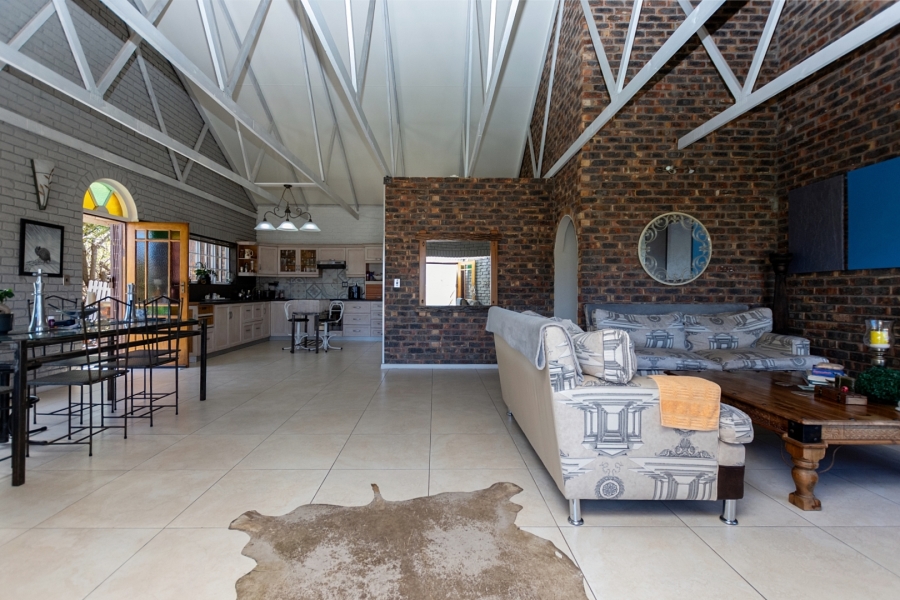 5 Bedroom Property for Sale in Middedorp Western Cape
